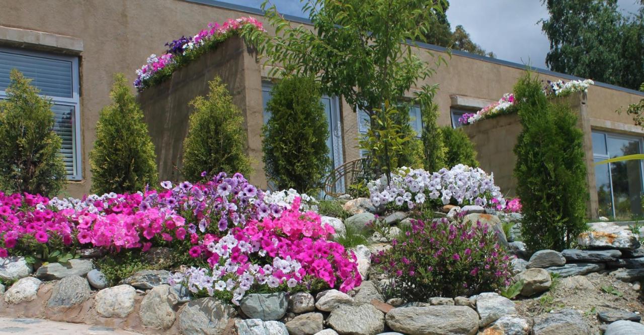 Hotel The Hidden Spring Wanaka Exterior foto